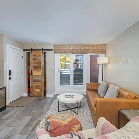 Ski In Out In Town! Ski Area Views, Fireplace, Hot Tub Condo